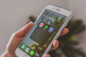 Spotify e crescita musicale: strategie per aumentare gli ascolti e costruire un pubblico
